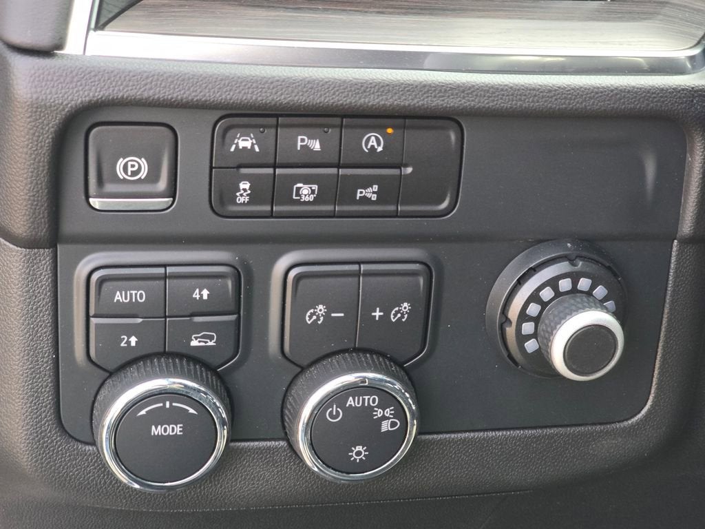 2025 Chevrolet Suburban LS