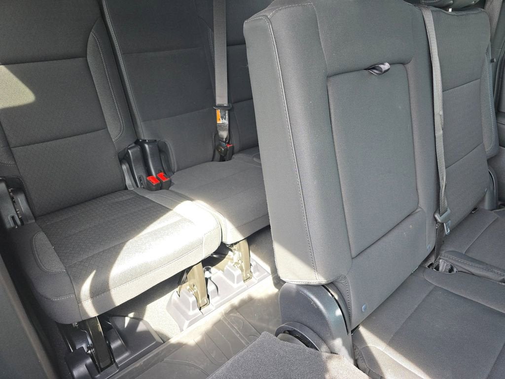 2025 Chevrolet Suburban LS