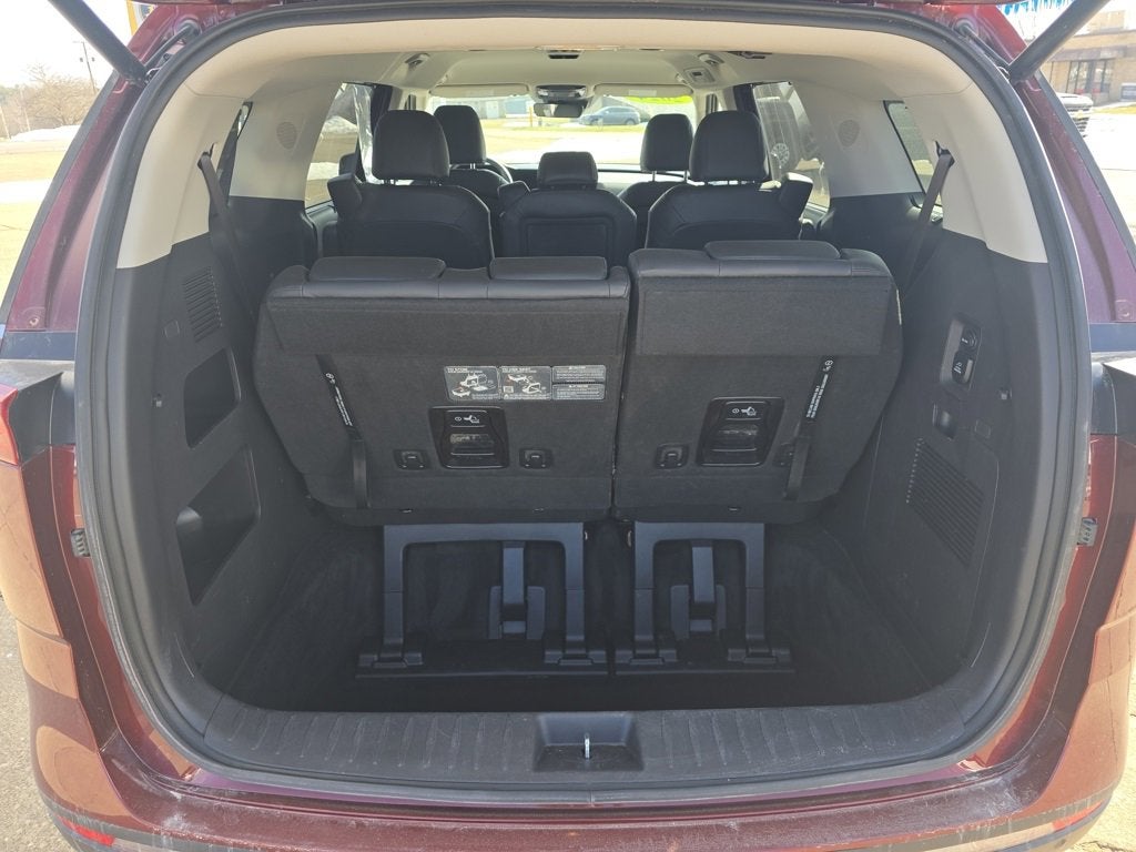 2024 Kia Carnival SX