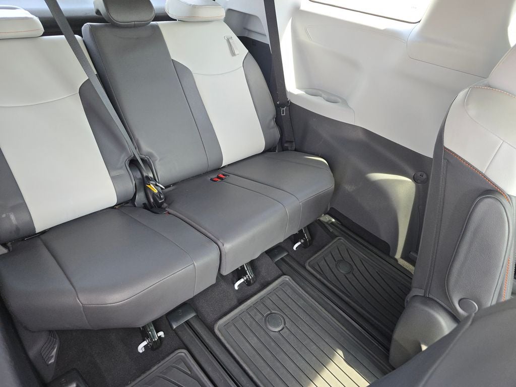 2021 Toyota Sienna XSE 7 Passenger