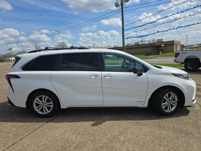 2021 Toyota Sienna XSE 7 Passenger