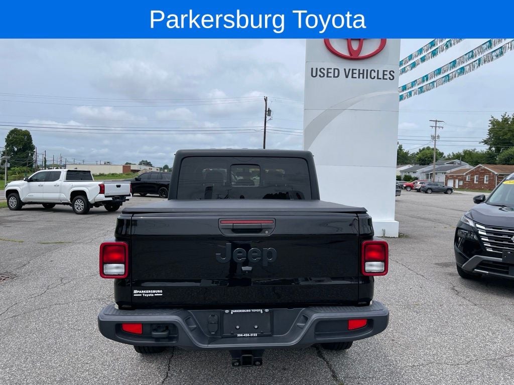 2022 Jeep Gladiator Sport